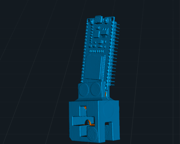 3D-Scan einer bestückten Mikrocontroller-Platine mit Sockel – digitale Vorlage für CAD-Gehäuseentwicklung oder Systemintegration