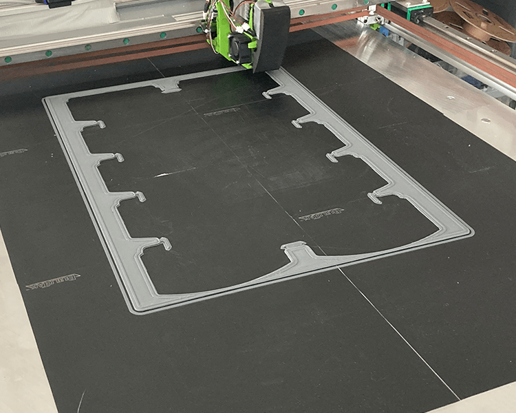 Großformatiger 3D-Druck eines technischen Kundenmusterteils bei Numtec Perform